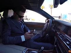 Tussi, Grosser schwanz, Grosse titten, Braunhaarige, Spermaladung, Hardcore, Öffentlich, Titten