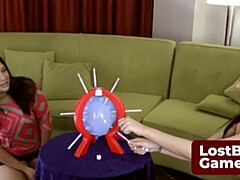 Grote mammen, Bruinharig, Vrouw, Hd, Lesbisch, Orgasme, Strippen, Speelgoed