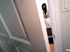 Leie, Grosser arsch, Grosse titten, Braunhaarige, Vollbusig, Gesichtssitzen, Piercing, Muschi