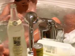 Anal, Penetracion con dedos, Besar, Masturbación, Orgasmo, Público, Solo, Juguetes