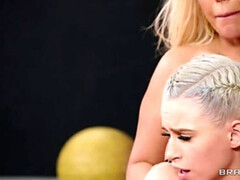 デカ尻, ブロンド, 浮気者, 彼女, レズビアン, 小柄, オマンコ, タトゥー