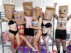 18 años, Culo grande, Verga grande, Tetas grandes, Mamada, Orgía, Flaco, Adolescente