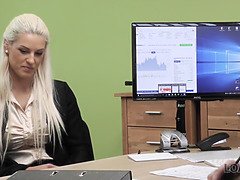 Vorstellungsgespräch, Blondine, Blasen, Vollbusig, Geile alte tussi, Geld, Stiefmutter, Ablutschen