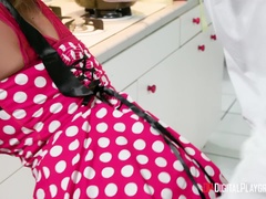 Arsch, Grosser schwanz, Schwanz, Hundestellung, Europäisch, Aufs gesicht abspritzen, Handjob, Küche