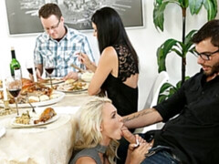 Grote lul, Blond, Bruinharig, Hondjeshouding, 1 man 2 vrouwen, Hakken, Keuken, Tatoeage