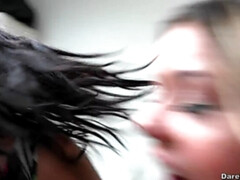 舐める尻, ブロンド, 茶髪の, 大学生, 学生寮, グループ, レズビアン, タトゥー