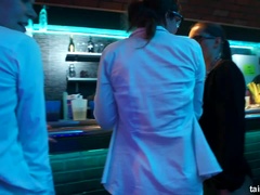 Blonde, Habillées, Embrassement, Orgie, Fête, Douche, Echangistes, Mouillée