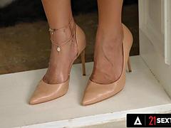 Lieveling, Grote mammen, Blond, Voeten, Fetisj, Hardcore, Zoenen, Tieten likken