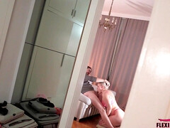 Sucer une bite, Éjaculer dans la bouche, En levrette, Famille, Masturbation, Mature, Nénés, Mouillée