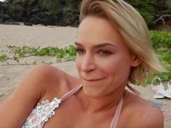 Playa, Rubia, Penetracion con dedos, Orgasmo, Pov, Público, Pezones inflados, Afeitado