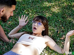 Amateur, Gros cul, Grosse bite, Gros seins, Sucer une bite, En levrette, Seins naturels, Maigrichonne