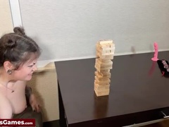 Bruinharig, Spel, Hd, Lesbisch, Strippen, Strippen, Tatoeage, Tiener