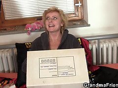 Blondine, Geile alte tussi, Kehlenfick, Reif, Milf, Mutti, Stiefmutter, Flotter dreier