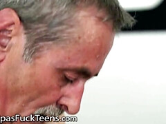 Grosse bite, Blonde, Queue, En levrette, Léchez, Mature, Seins naturels, Petite femme