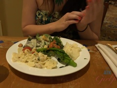 Enthousiasteling, Bruinharig, Masturbatie, Dikke tepels, Kut duiken, Geschoren, Roken, Vibrator