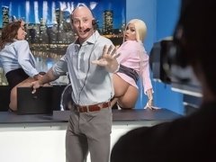 デカ尻, デカパイ, フェラチオ, 毛深い, 手コキする, 淫乱熟女, 三人, オッパイの