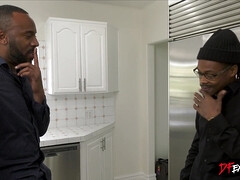 Grosser schwanz, Braunhaarige, Schwanz, Monster, Nippel, Rasiert, Flotter dreier, Titten