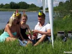 Aangekleed, Eten, Huisgemaakt, Lesbisch, Orgie, Buiten, Feest, Swinger