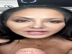 Grote mammen, Pijpbeurt, Bruinharig, Rondborstig, Erotisch, Hardcore, Moeder die ik wil neuken, Alleen