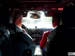 Grosse bite, Gros seins, Blonde, Sucer une bite, Éjaculer dans la bouche, Queue, Interracial, Maman