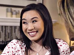 Aziatisch, Zoenen, Lesbisch, Tieten likken