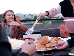 Schlafzimmer, Grosser arsch, Braunhaarige, Brille, Jeans, Latina, Lecken, Im freien