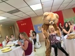 Парочка, Вечеринка