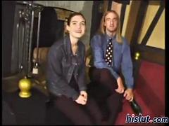 Amateur, Nana, Sucer une bite, Brunette brune, Mignonne, Poilue, Nénés