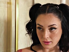 Lieveling, Voeten, Fetisj, Handbeurt, Masseren, Olie, Realiteit, Tatoeage