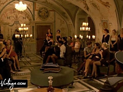 Cul, Gros seins, Blonde, Sucer une bite, Brunette brune, Partouze, Lingerie, Jarretelles