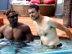 Verga grande, Tetas grandes, Negro, Tetona, Interracial, Fiesta, Piscina, Realidad