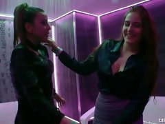 Blonde, Brunette brune, Dansant, Cuir, Satin, Douche, Jarretelles, Mouillée