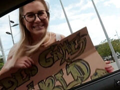 Voiture, En levrette, Faciale, Lunettes, Seins naturels, Culottes ou slips, Pov, Réalité