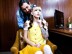 18 ans, Gros cul, Grosse bite, Blonde, Seins naturels, Bureau, Adolescente, Nénés