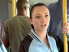 Aziatisch, Autobus, Pompom meid, Sperma, Dubbele penetratie, Openbaar, Tiener, Trio