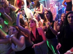 Cul, Sucer une bite, Club, Queue, Branlette thaïlandaise, Hard, Orgie, Chatte