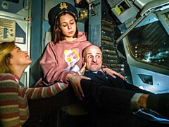 18 ans, Gros cul, Grosse bite, Sucer une bite, En levrette, Seins naturels, Adolescente, Nénés