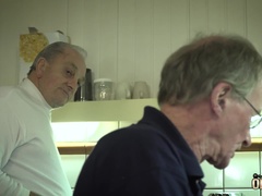 Спальня, Бикини, Эксцентричное, Минет, Служанка, Натуральные сиськи, Глотающие, Молоденькие