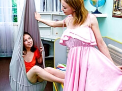 Blondine, Kleid, Küssen, Lesbisch, Masturbation, Russisch, Entkleiden, Titten