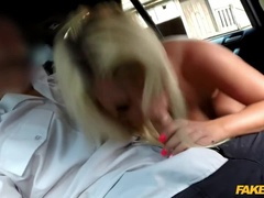 Amateur, Lécher le cul, Gros seins, Sucer une bite, Voiture, Doigter, Branlette thaïlandaise, Chatte