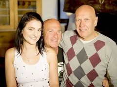 お尻, フェラチオ, ダブル開発, 手コキする, 3p男男女, 剃毛, ティーン, オッパイの