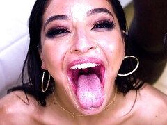 Grosse bite, Noire, Sucer une bite, Brunette brune, Éjaculer dans la bouche, Tir de sperme, Interracial, Plan cul à trois