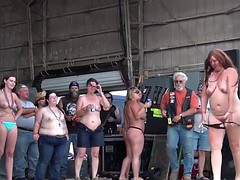 Amateur, Public