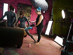 Amateur, Entre bastidores, Verga grande, Penetracion con dedos, Hd, Tatuaje, Trio, Tetas