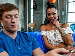 Grosser arsch, Grosser schwanz, Grosse titten, Blasen, Hundestellung, Schwarz, Interrassisch, Milf