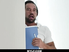 Black Milf September Reign Uses Repairman To Fix Her - Johnny castle