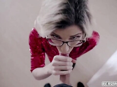 Grote lul, Blond, Diep in de keel, Lul, Vingeren, Keuken, Moeder die ik wil neuken, Moeder