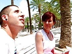 デカ尻, デカチン, フェラチオ, バック, 淫乱熟女, アウトドア, 赤毛