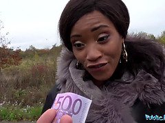 Noire, En levrette, Noir ébène, Interracial, De plein air, Pov, Public, Réalité