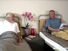 Красивые, Брюнетки, Крупный план, Дедушка, Два парня и девушка, Голышом, Киски, Втроем